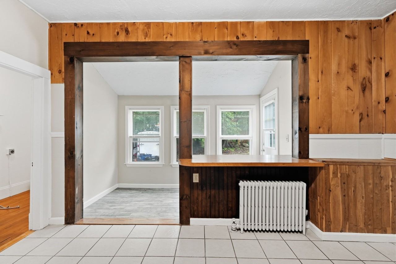 457 N Franklin St - Photo 5 of 32