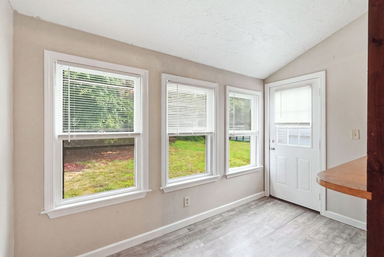 457 N Franklin St - Photo 6 of 32