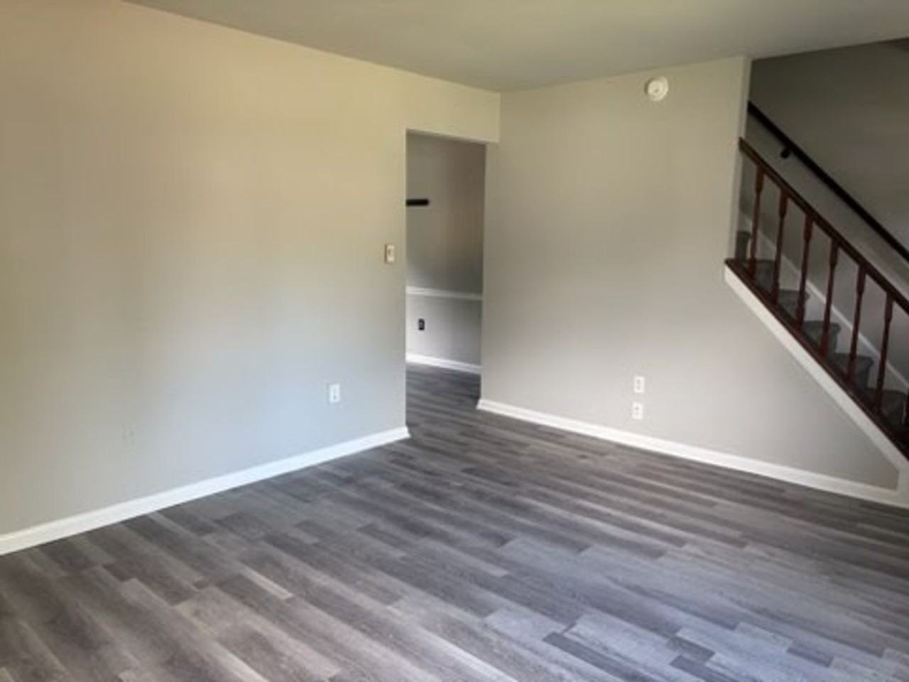 1090 Williamsburg Rd - Photo 2 of 16