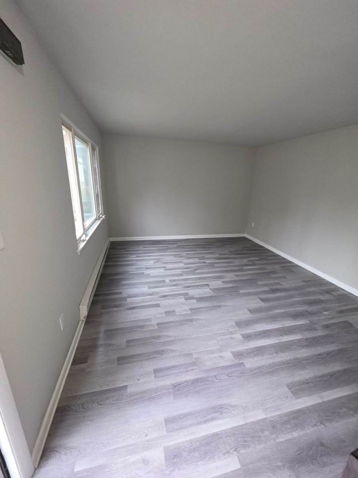 1090 Williamsburg Rd - Photo 4 of 16
