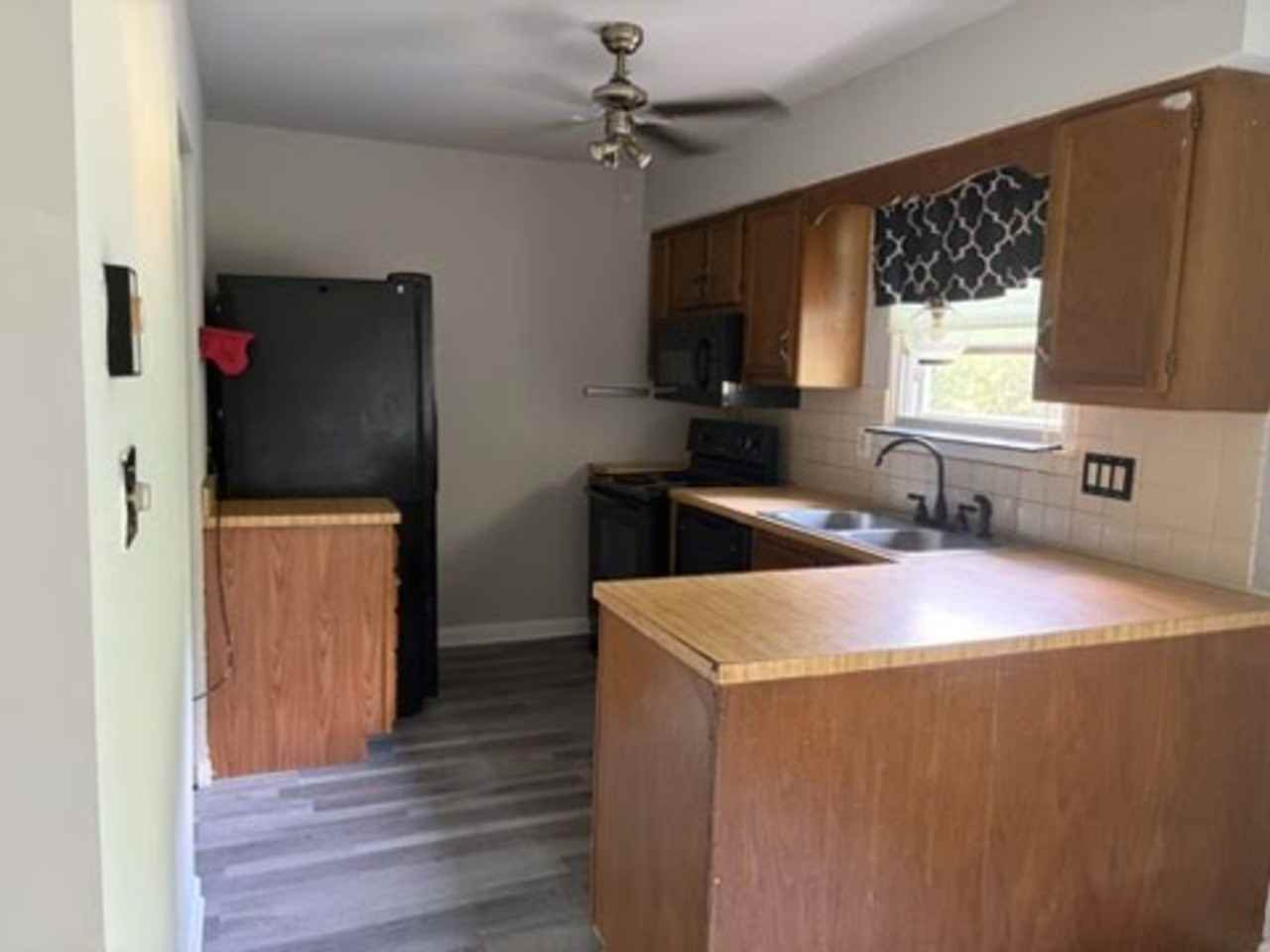 1090 Williamsburg Rd - Photo 6 of 16