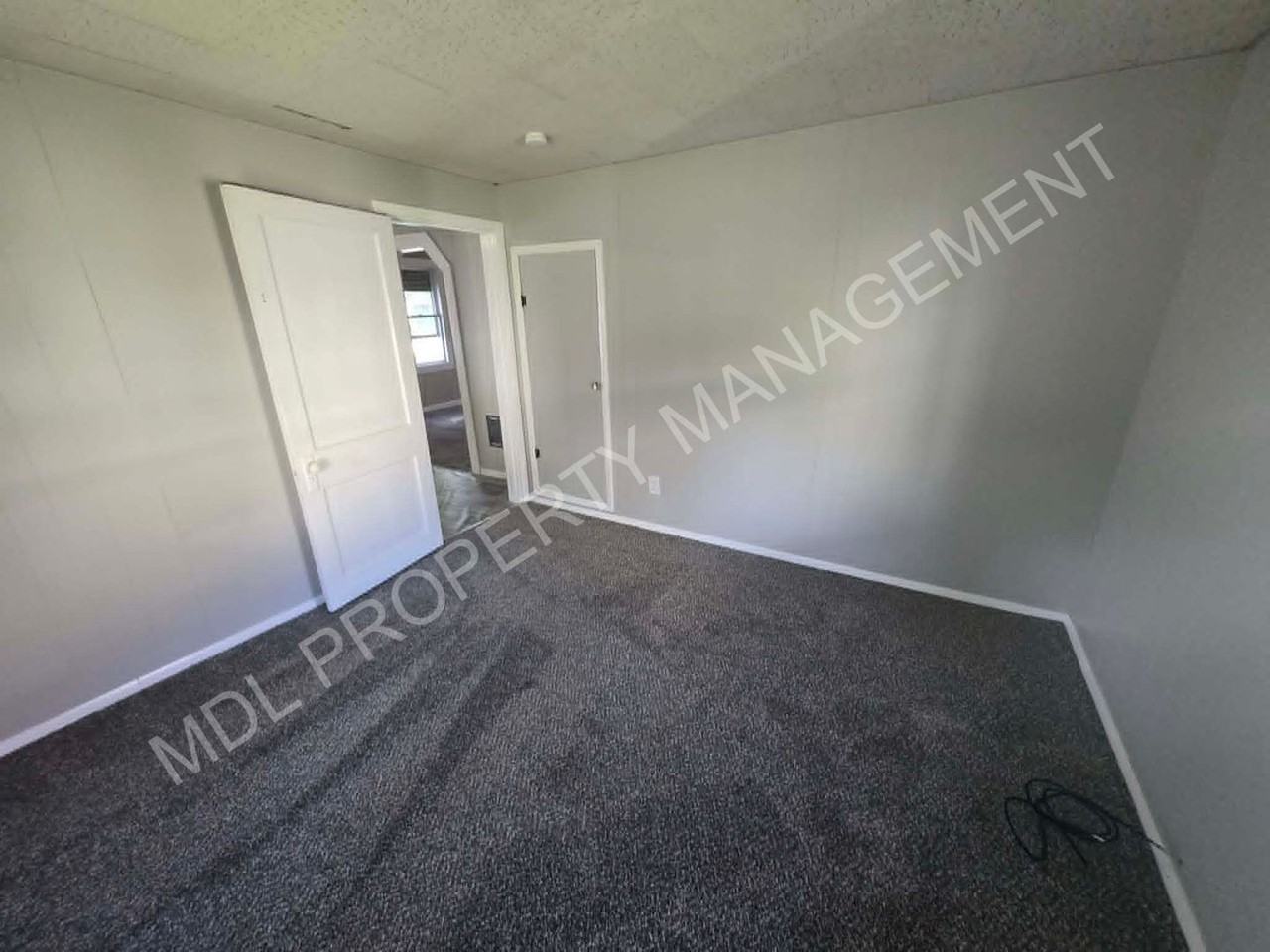 402 Wellington St - Photo 4 of 9