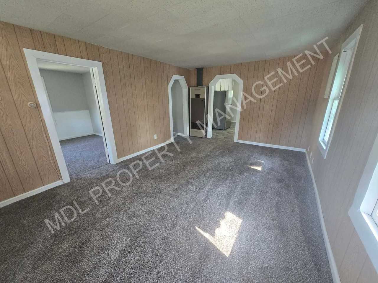 402 Wellington St - Photo 6 of 9