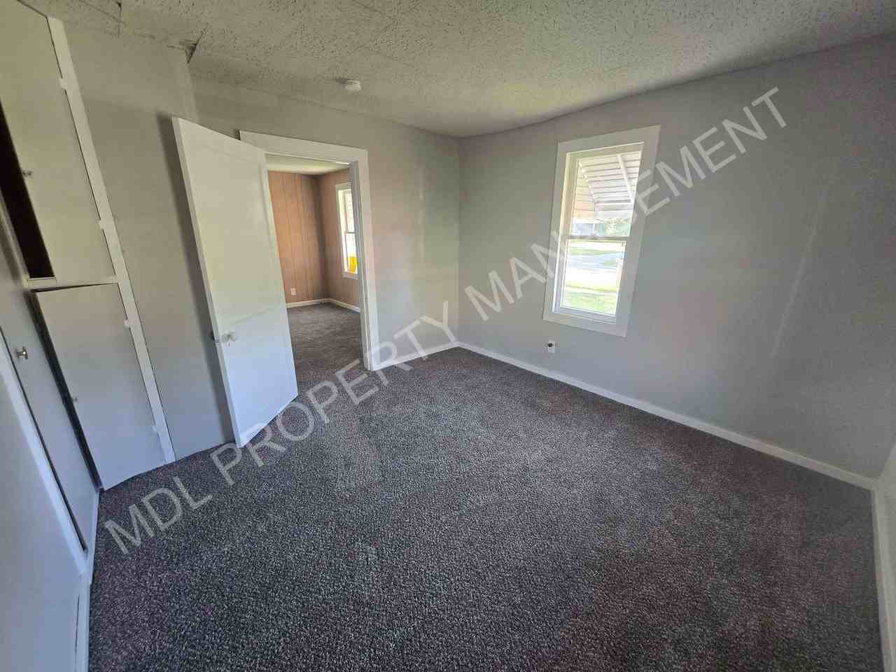 402 Wellington St - Photo 7 of 9