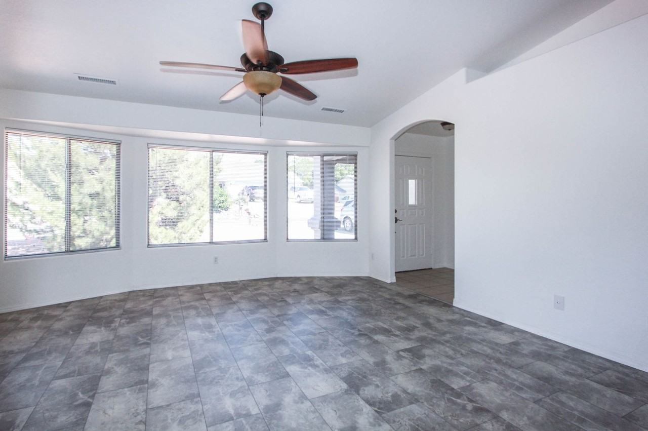 4266 N Saratoga Dr - Photo 2 of 27