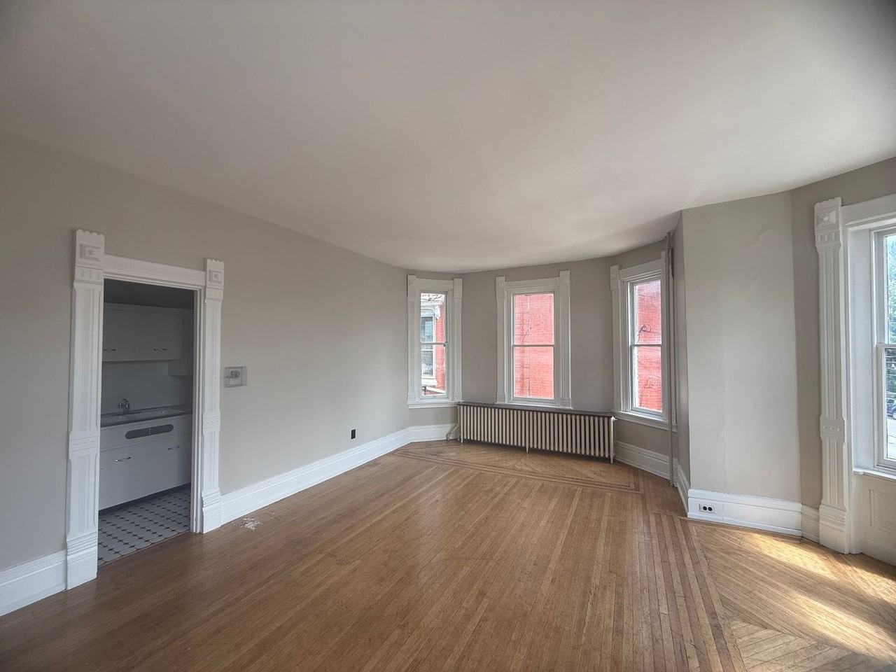 242 S Hanover St - Photo 6 of 8