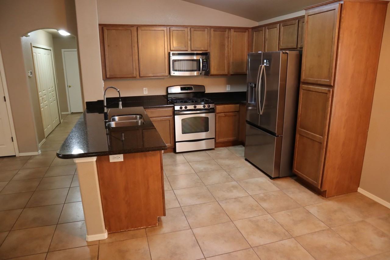 1426 Bonnie View Pl - Photo 4 of 30