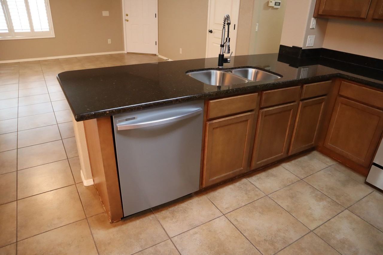 1426 Bonnie View Pl - Photo 5 of 30