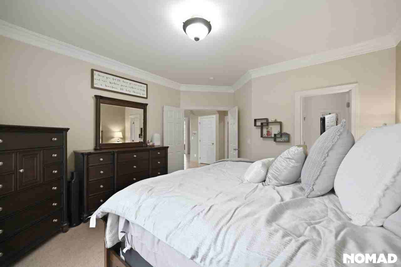 33 Zermatt Ct - Photo 2 of 34