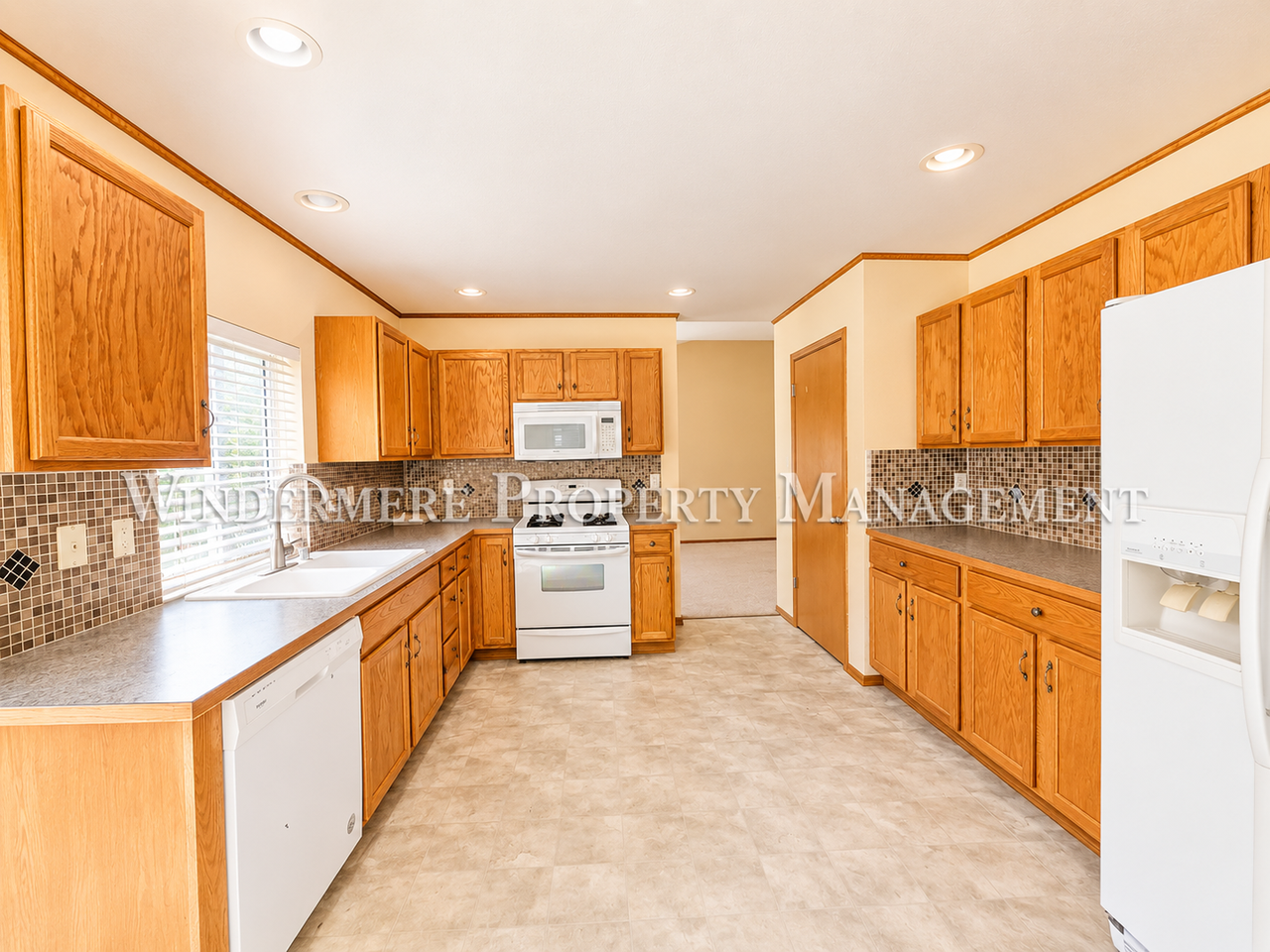 3005 Ne Yale Way - Photo 6 of 21