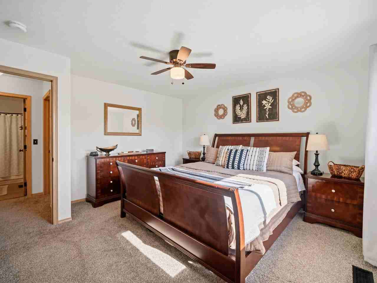 1618 N Potomac River Ln - Photo 6 of 50