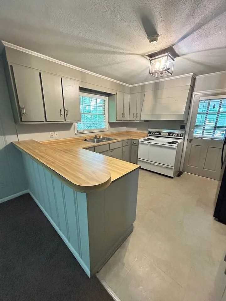 605 Georgia Ave - Photo 5 of 12
