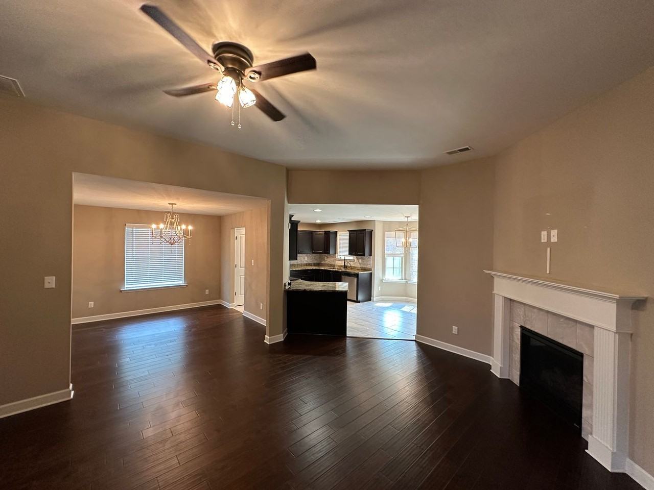 8053 Switzer Dr - Photo 3 of 26