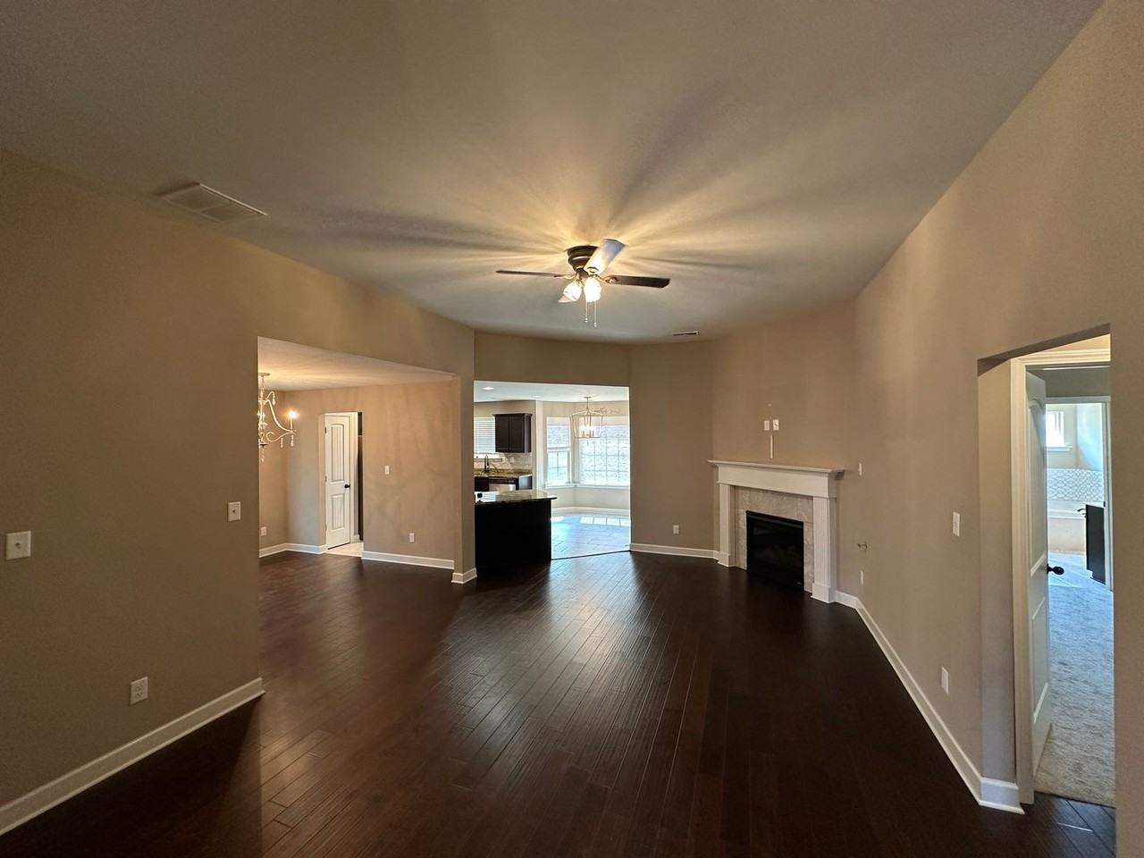 8053 Switzer Dr - Photo 4 of 26