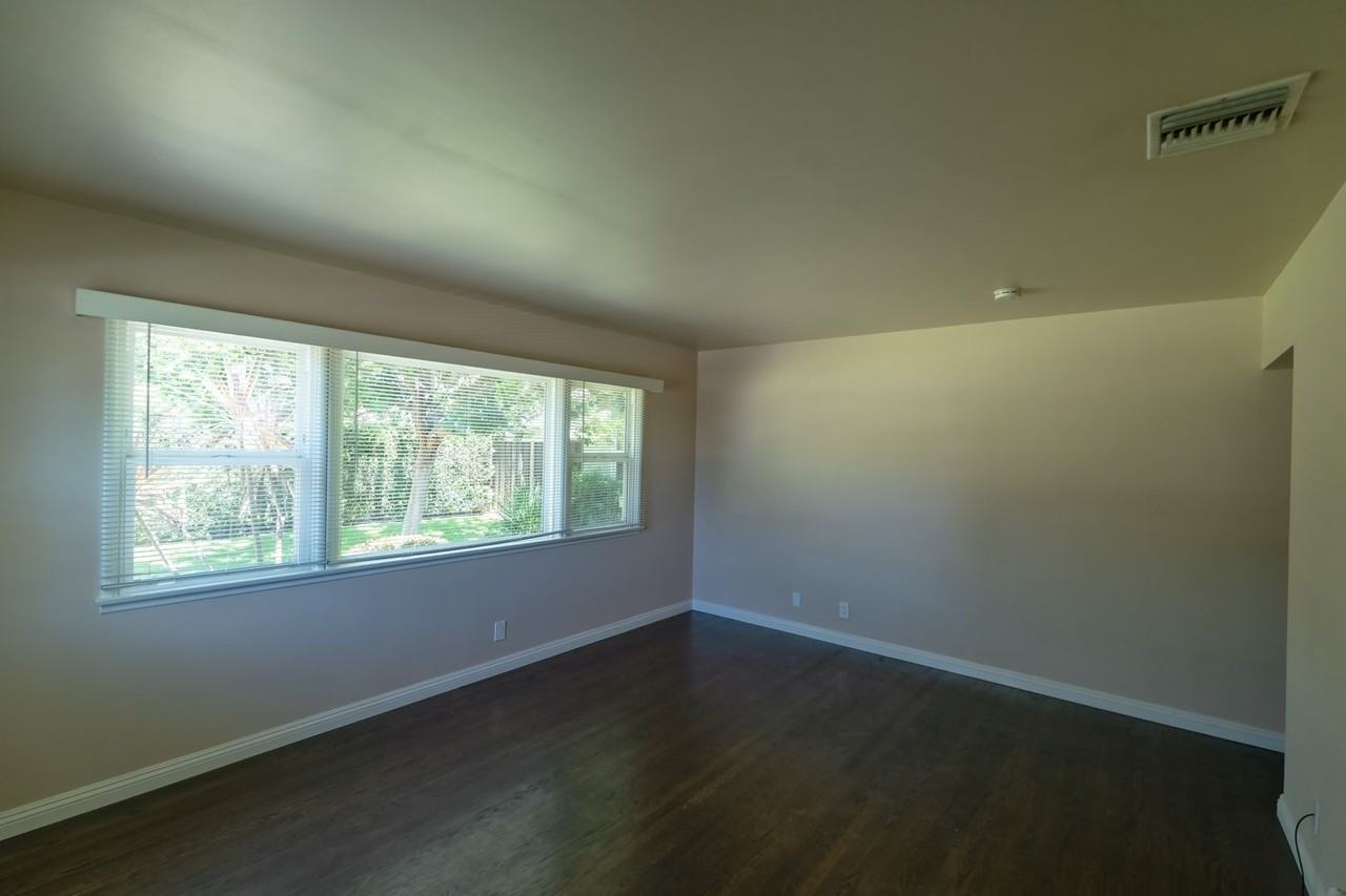 240 N Shamrock Ave - Photo 2 of 9