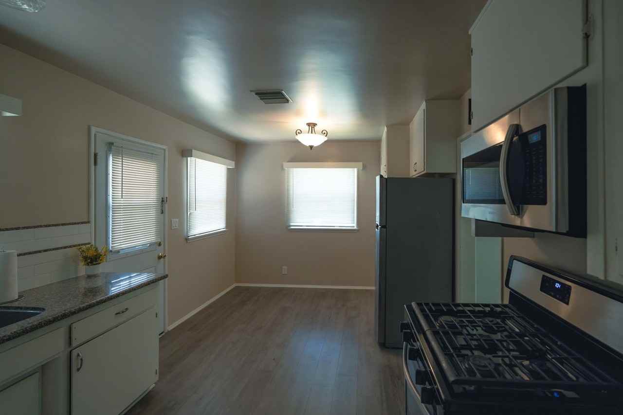 240 N Shamrock Ave - Photo 3 of 9