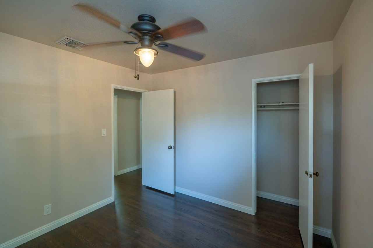 240 N Shamrock Ave - Photo 5 of 9