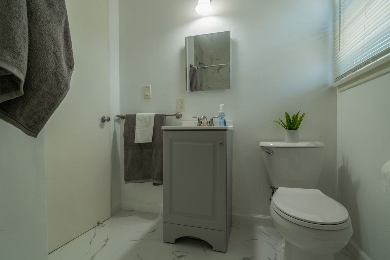 240 N Shamrock Ave - Photo 7 of 9