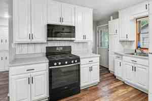 featured image of 914 W 5th St