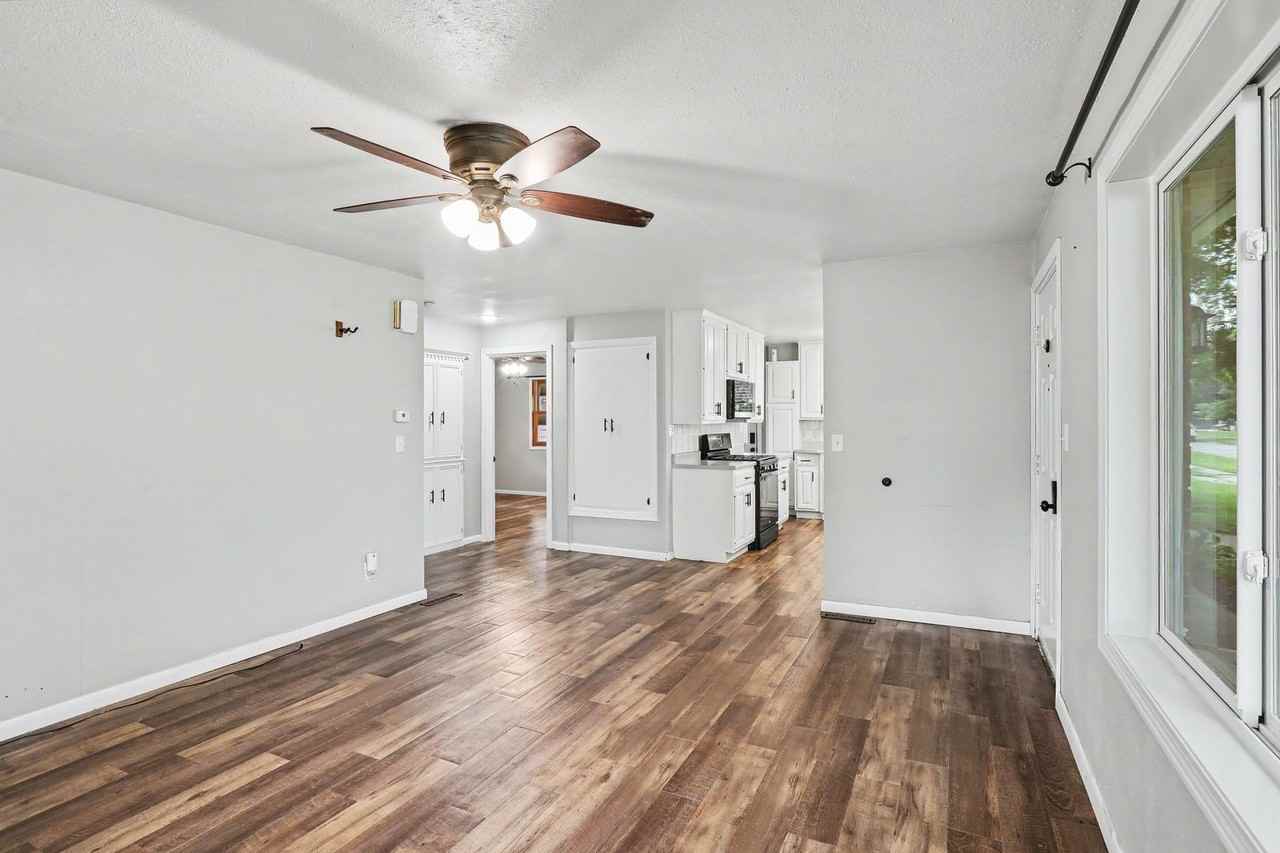 914 W 5th St - Photo 3 of 14
