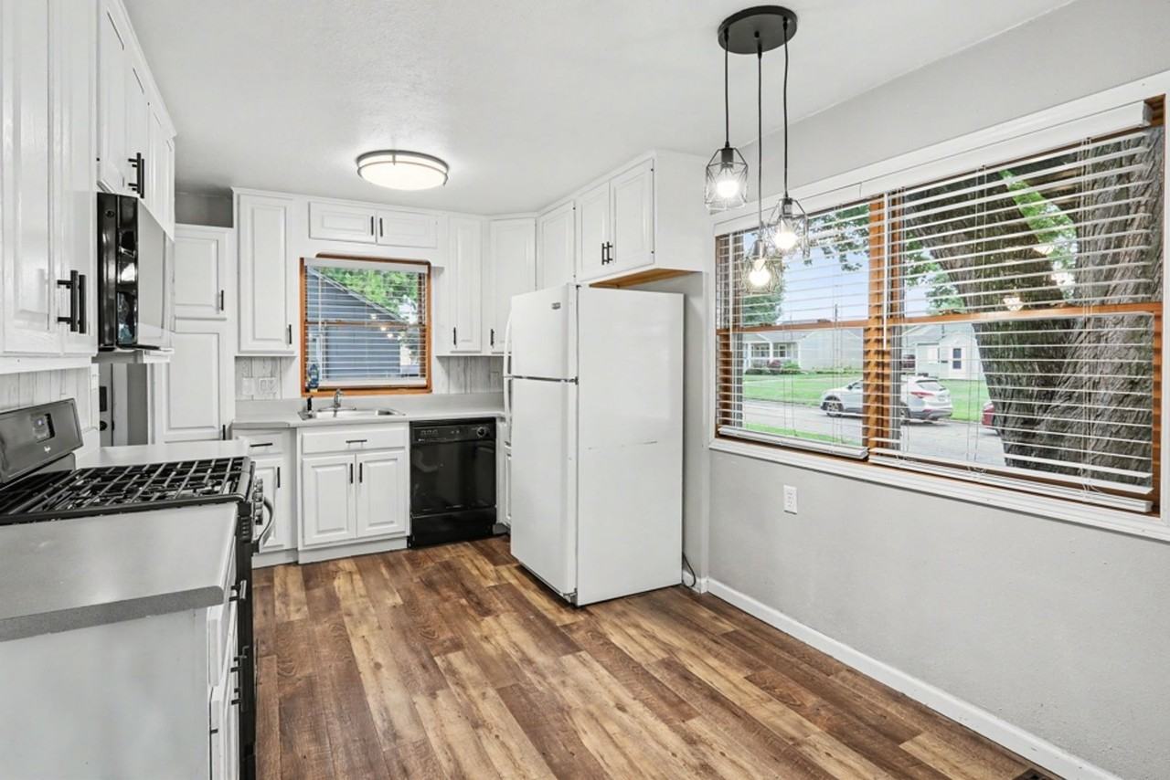 914 W 5th St - Photo 4 of 14