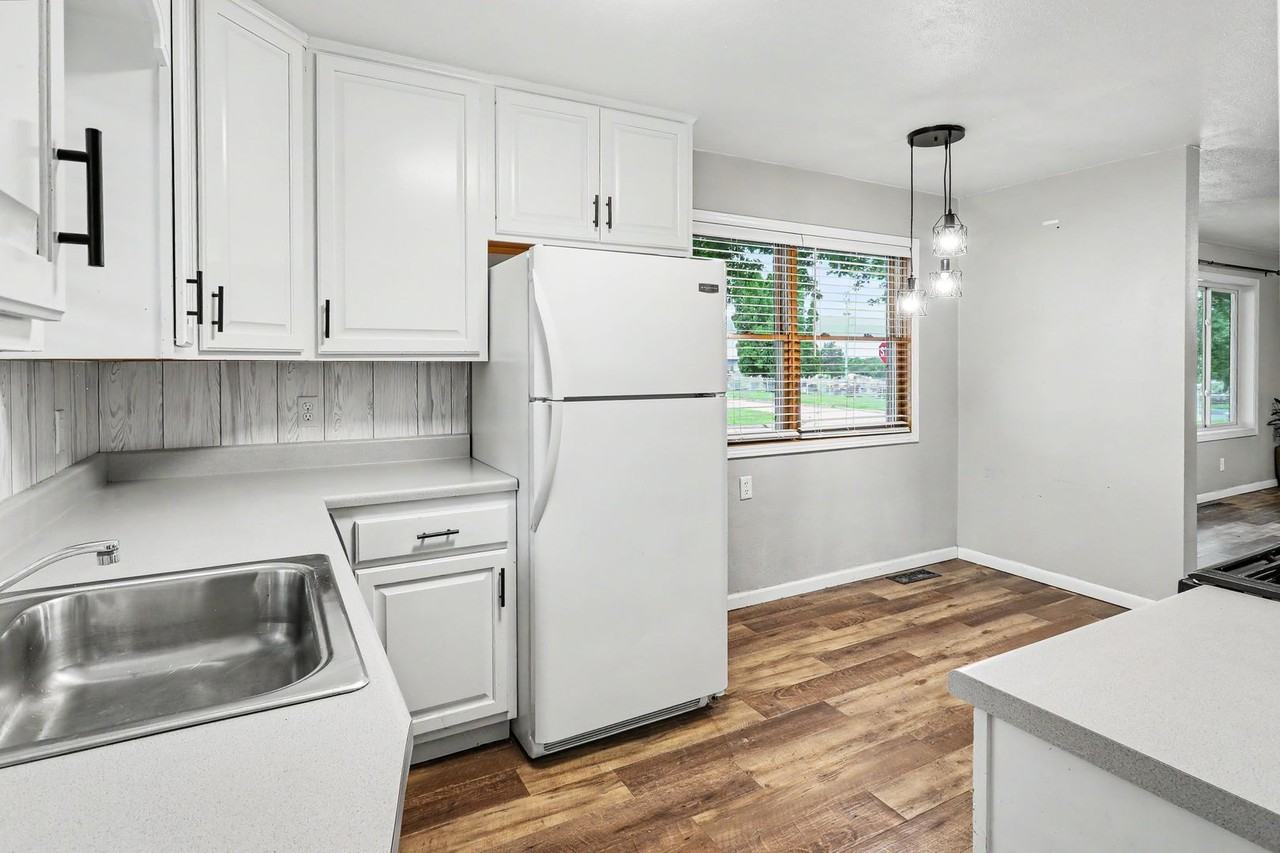 914 W 5th St - Photo 5 of 14