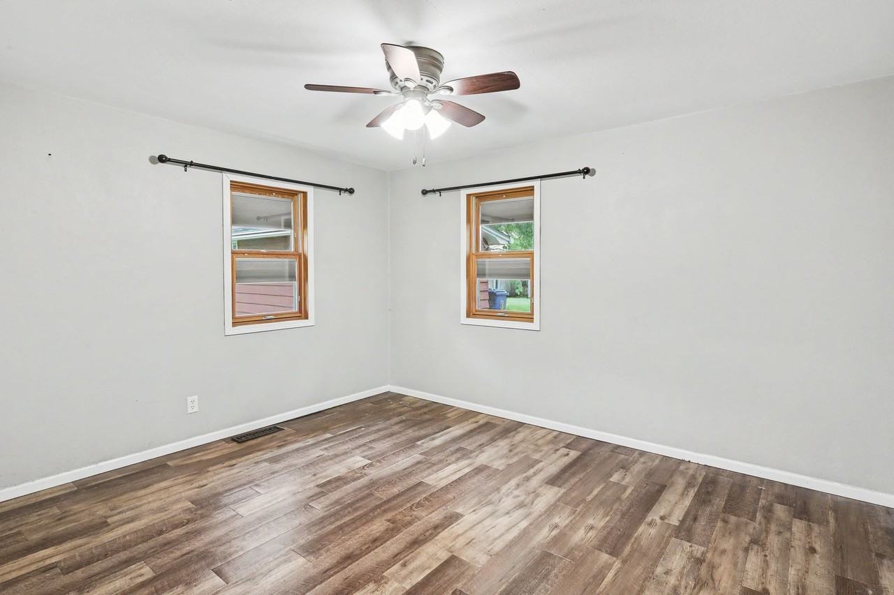 914 W 5th St - Photo 6 of 14