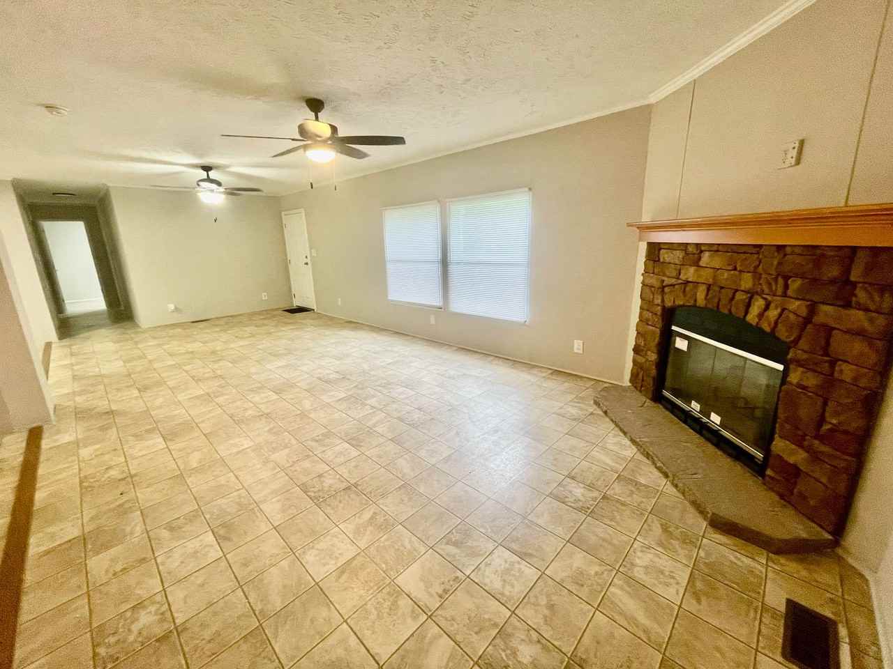 1838 Prairie Ct - Photo 5 of 20