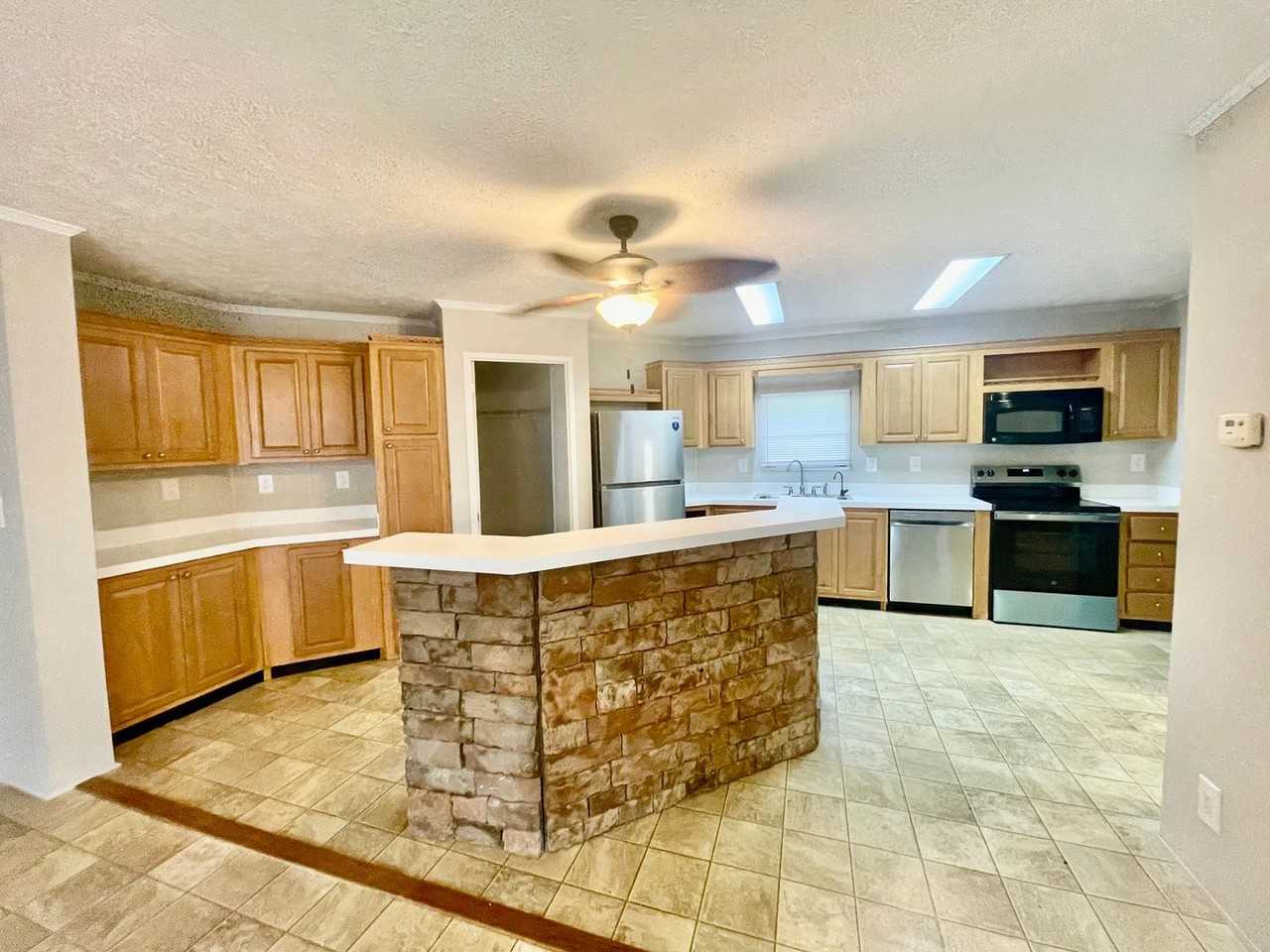 1838 Prairie Ct - Photo 7 of 20