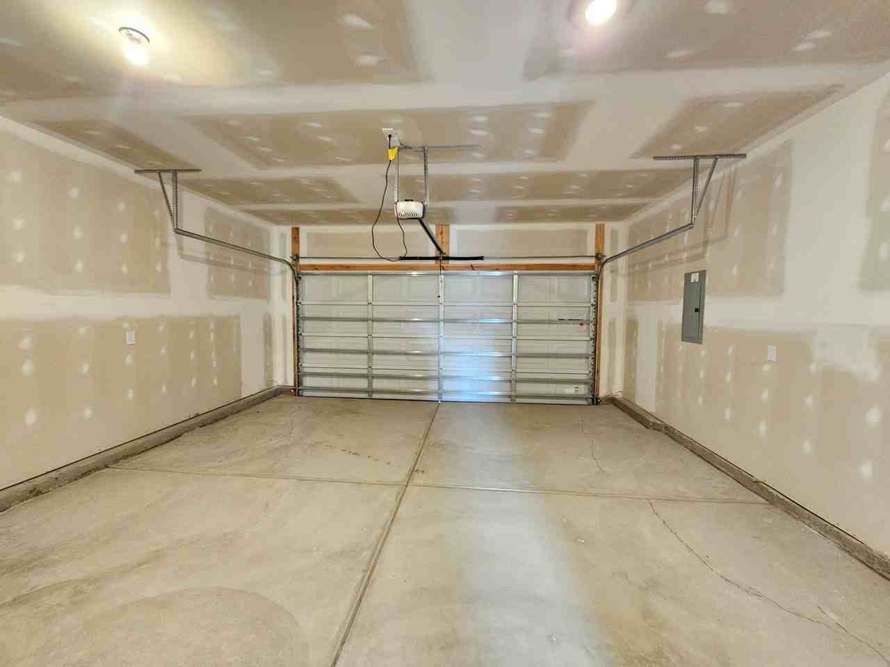 349 Wicklow Ln - Photo 5 of 22