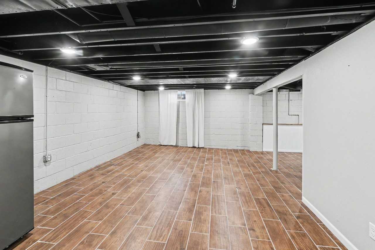 914 1/2 W 5th St - Photo 2 of 11
