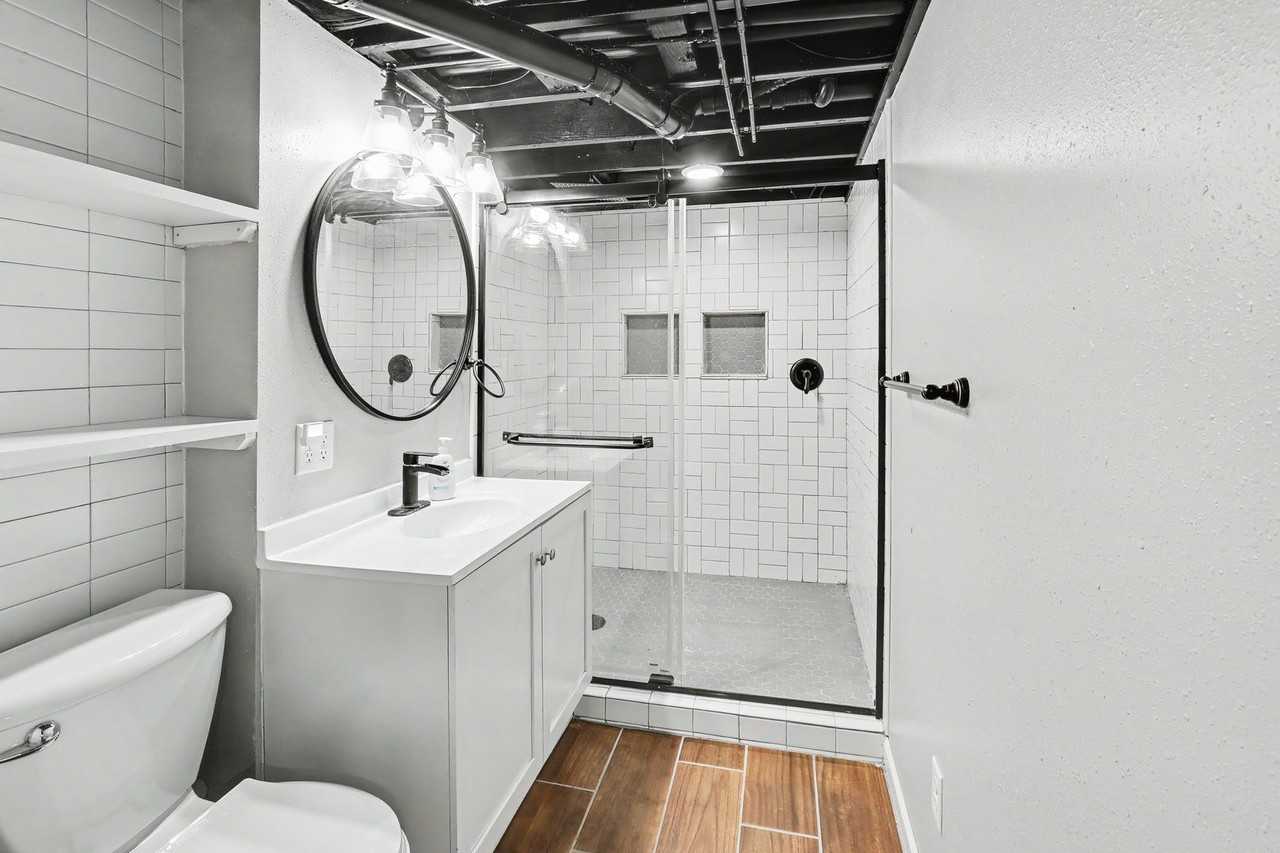 914 1/2 W 5th St - Photo 7 of 11
