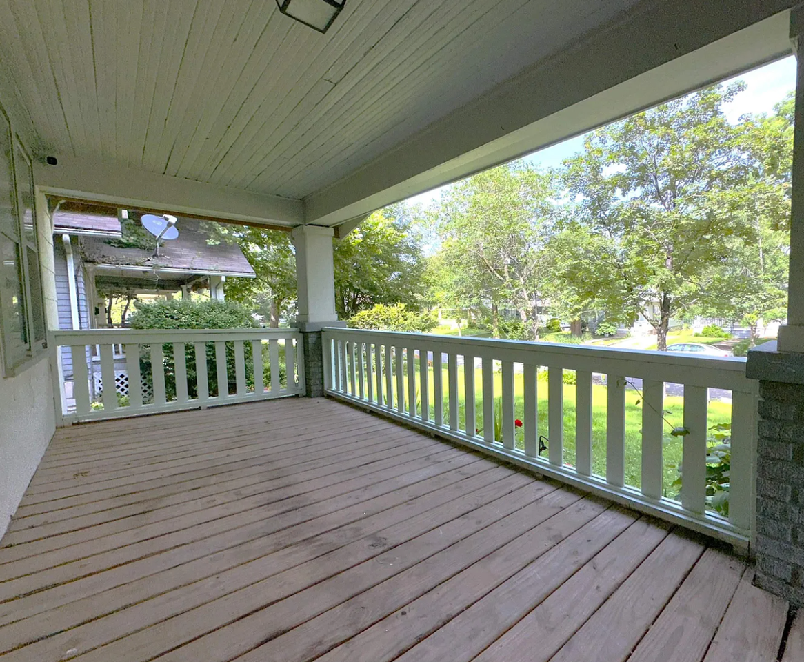 1213 Sw Plass Ave - Photo 3 of 24