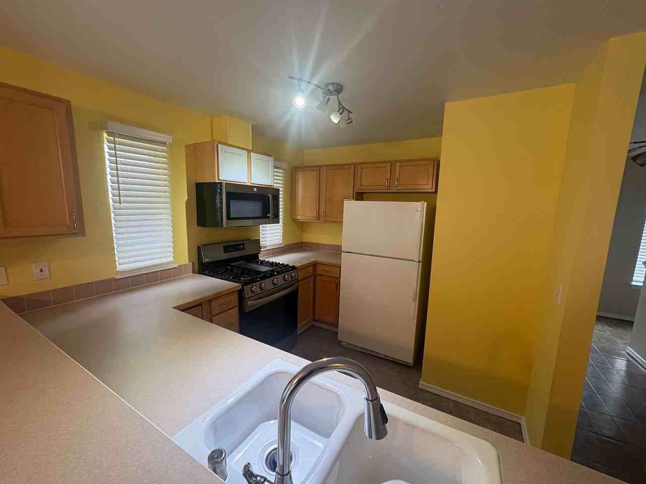 12549 Roosevelt Way Ne #4 - Photo 3 of 31