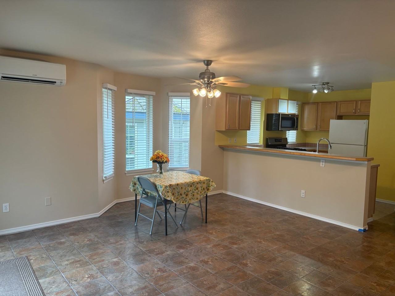 12549 Roosevelt Way Ne #4 - Photo 7 of 31