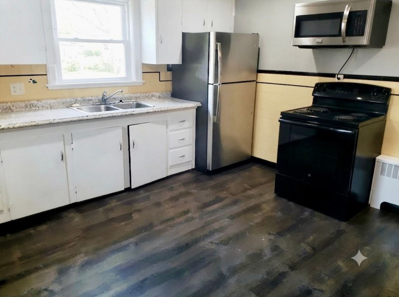 1125 Smith St - Photo 2 of 9