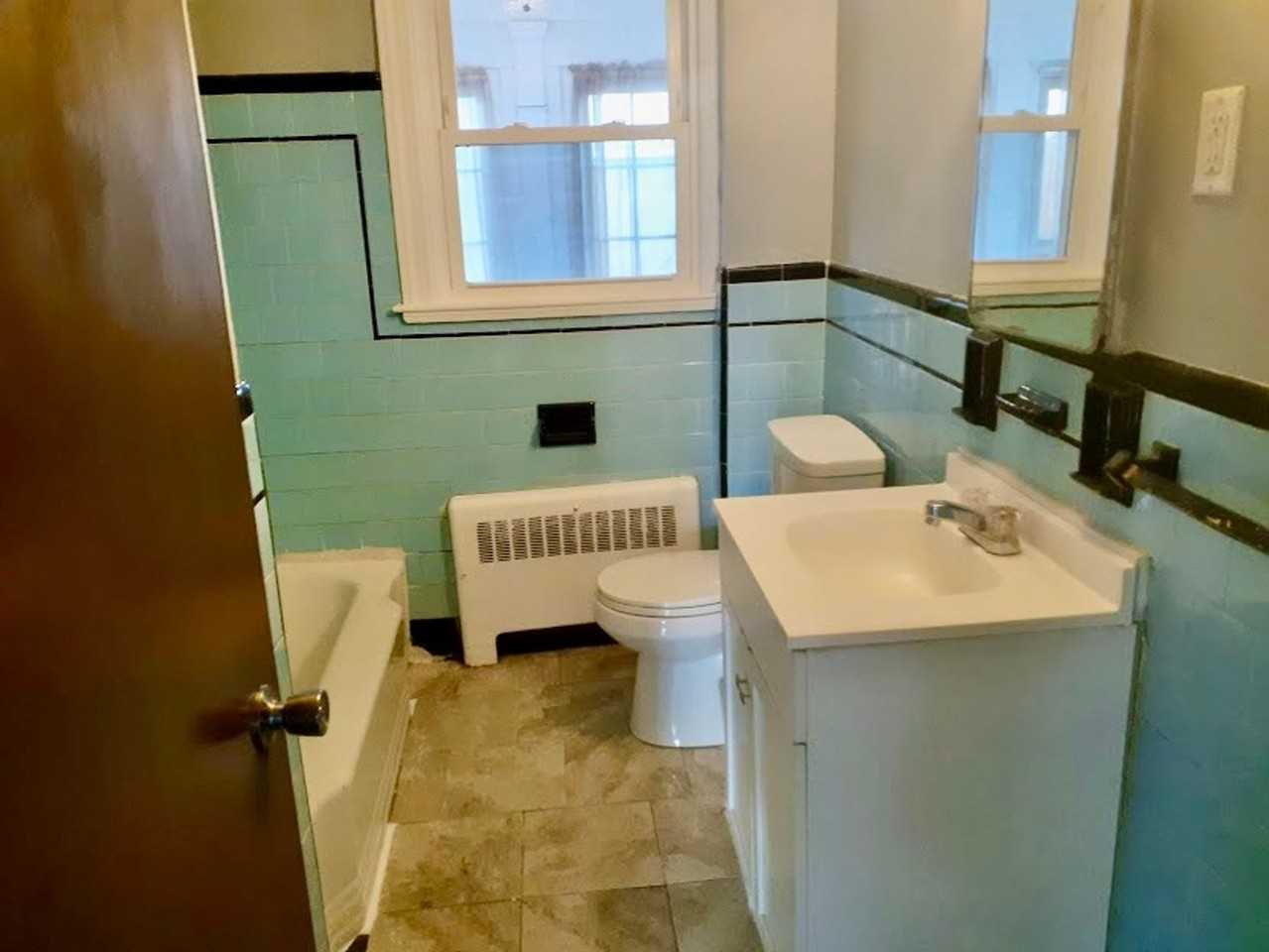 1125 Smith St - Photo 6 of 9