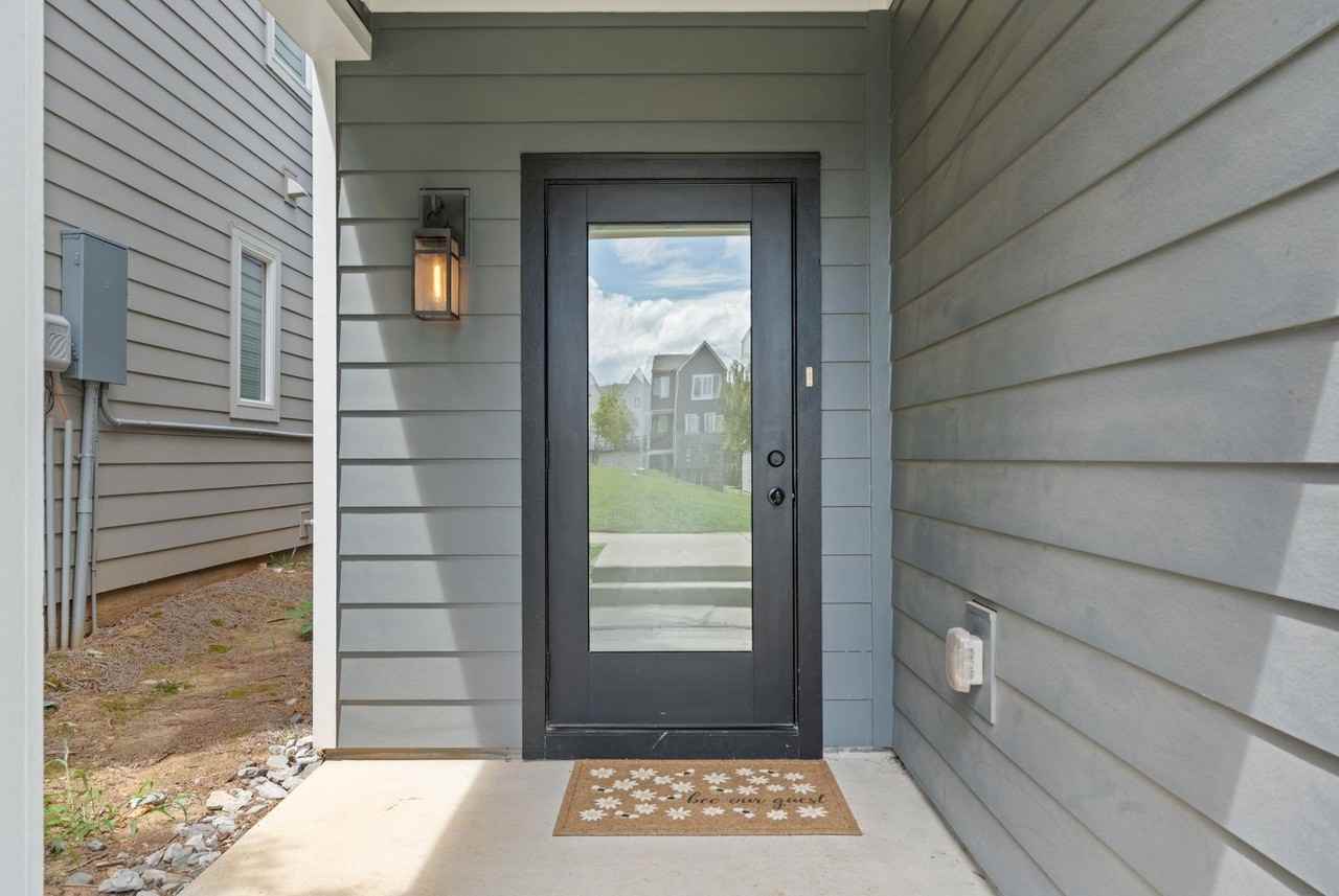 225 Sterling Point Cir - Photo 2 of 35