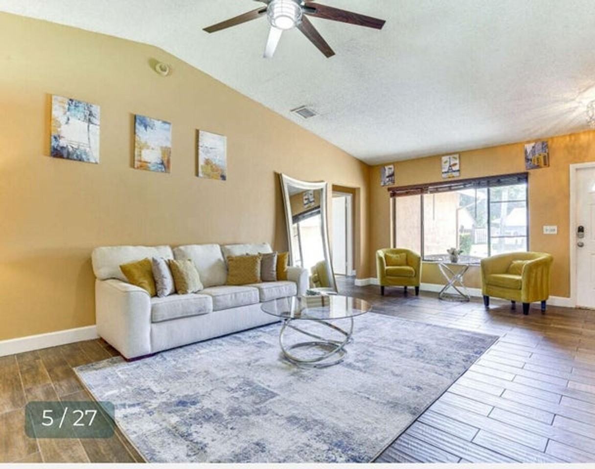 9957 Nw 52nd St - Photo 3 of 12