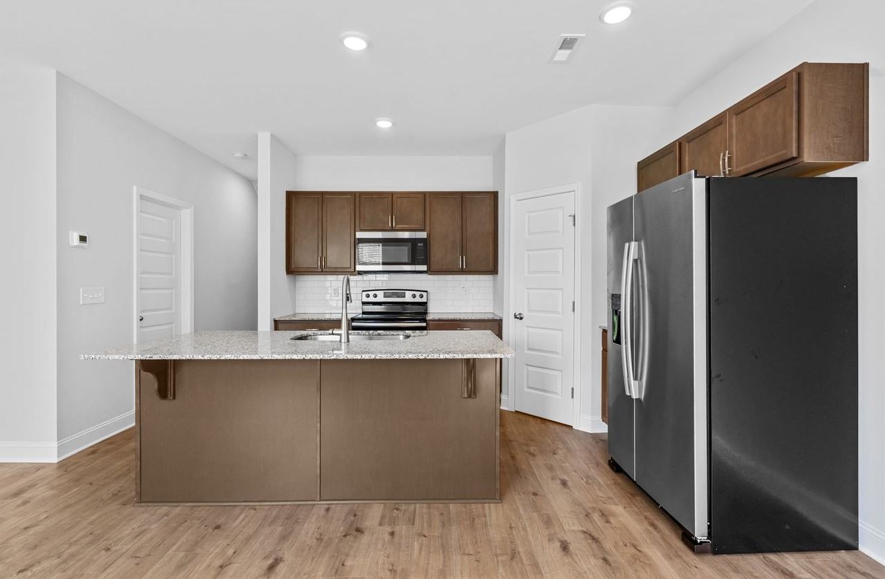 332 W Saltgrass Ln - Photo 5 of 19