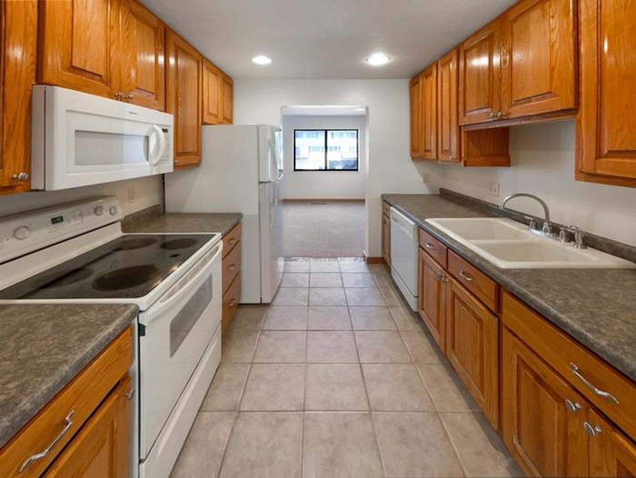 4326 Chatsworth St N - Photo 3 of 15