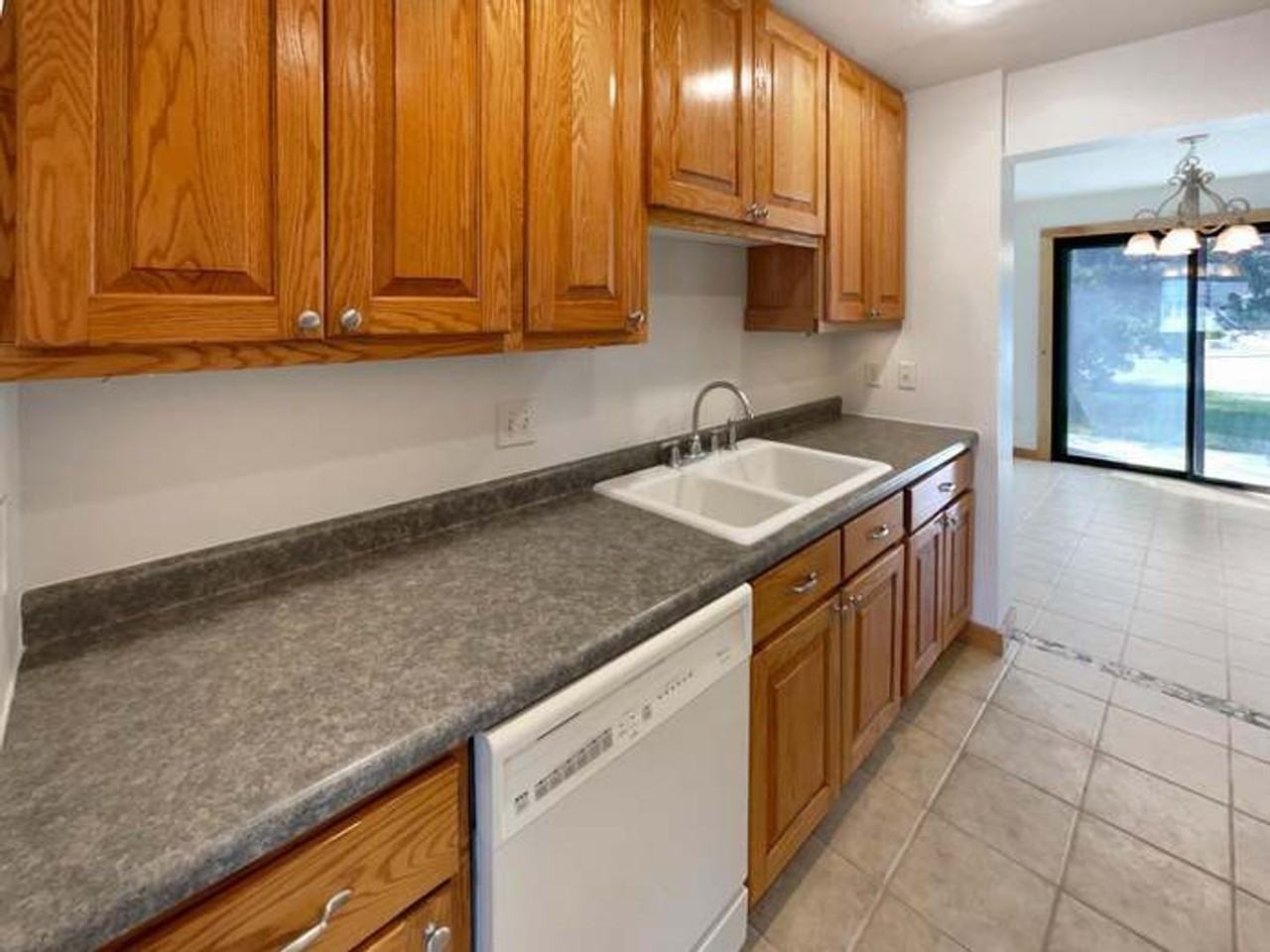 4326 Chatsworth St N - Photo 4 of 15