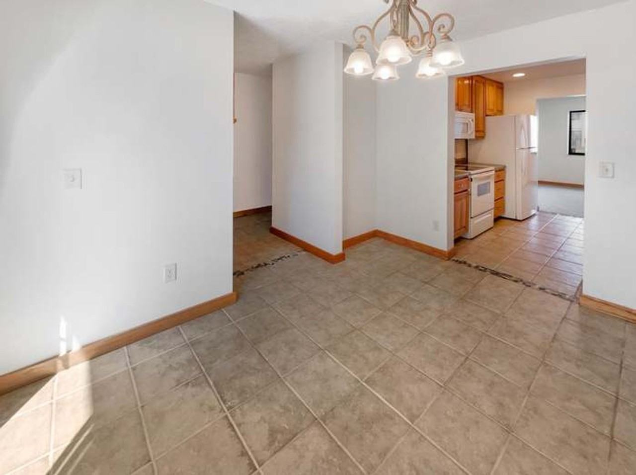4326 Chatsworth St N - Photo 5 of 15