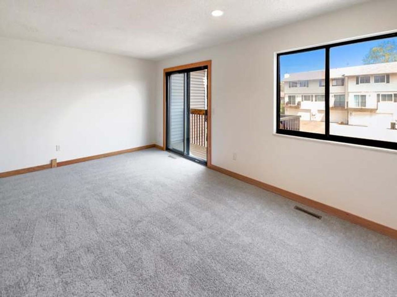 4326 Chatsworth St N - Photo 7 of 15