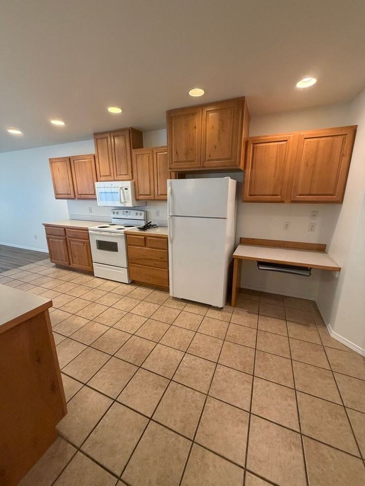 9545 Goodrich Rd Se - Photo 2 of 19