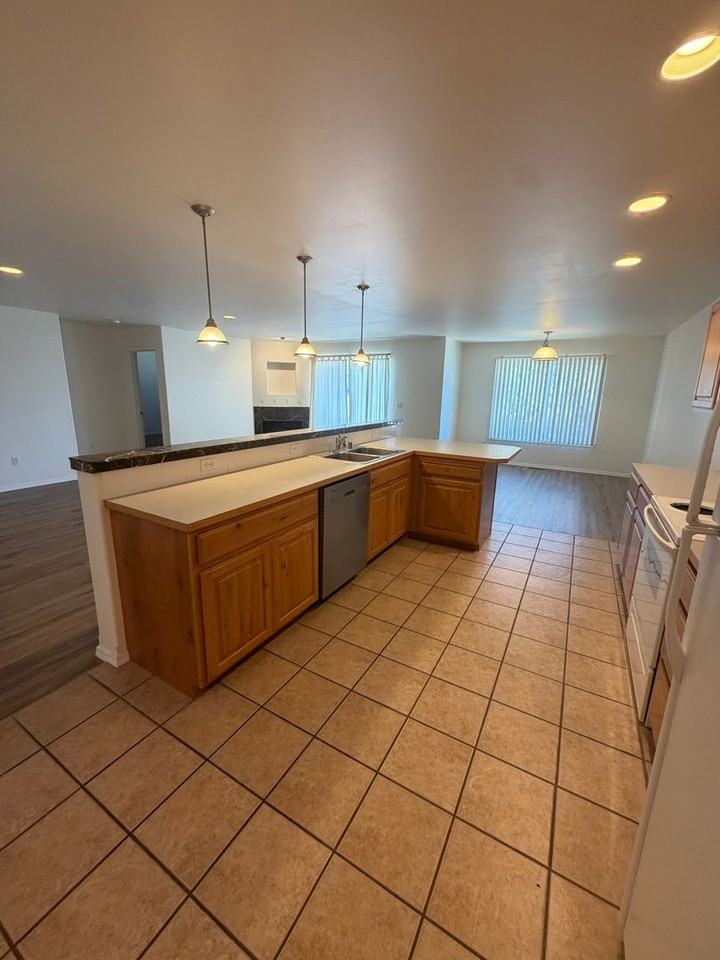 9545 Goodrich Rd Se - Photo 3 of 19