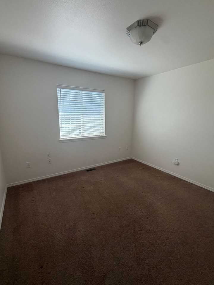 9545 Goodrich Rd Se - Photo 6 of 19