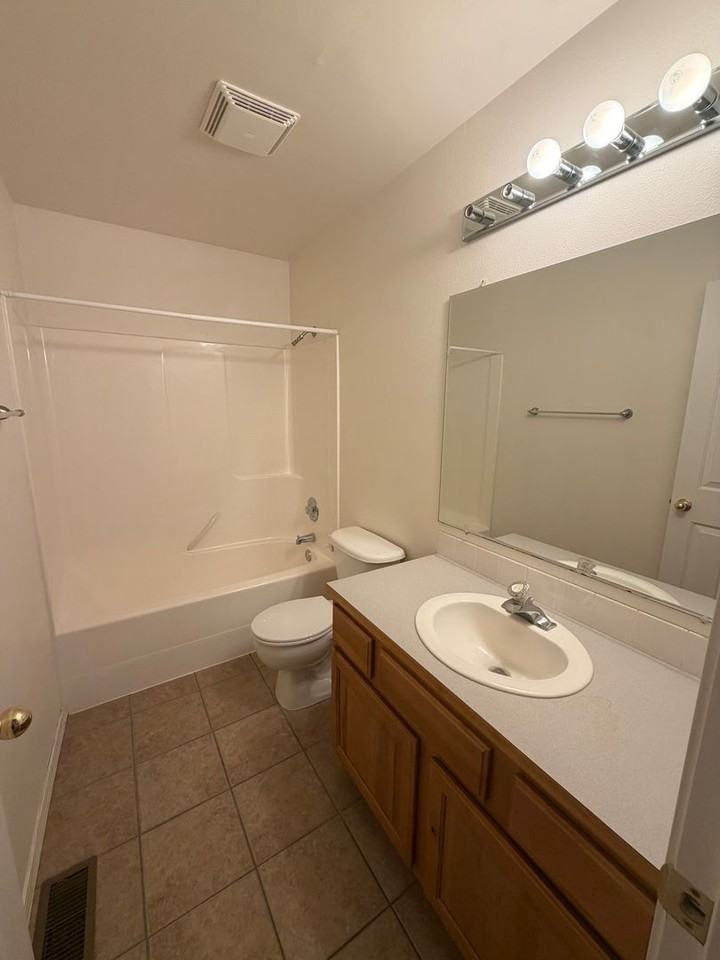 9545 Goodrich Rd Se - Photo 7 of 19