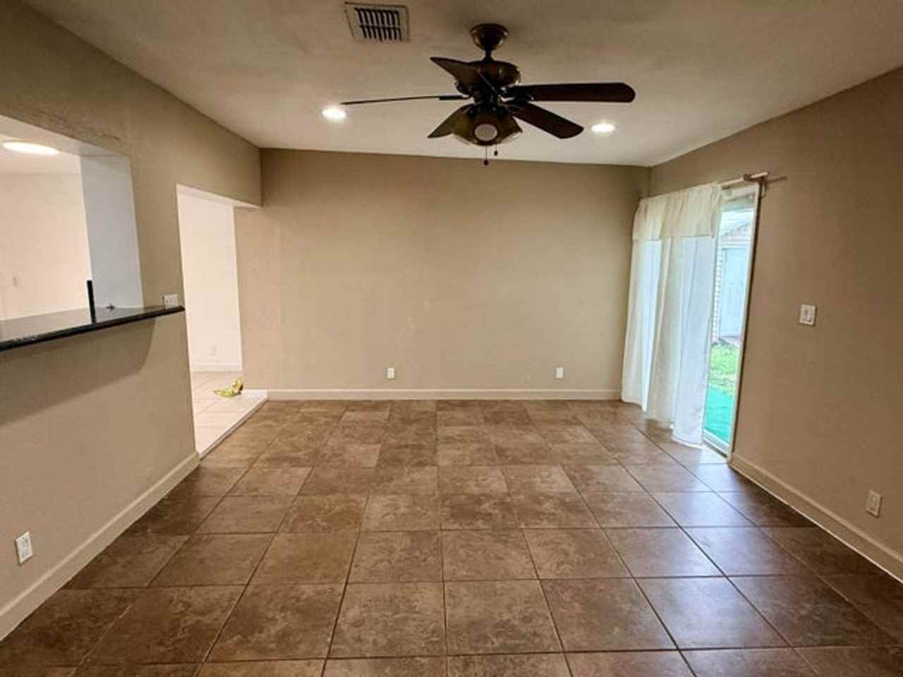 180 Sw 32nd Ter - Photo 2 of 12