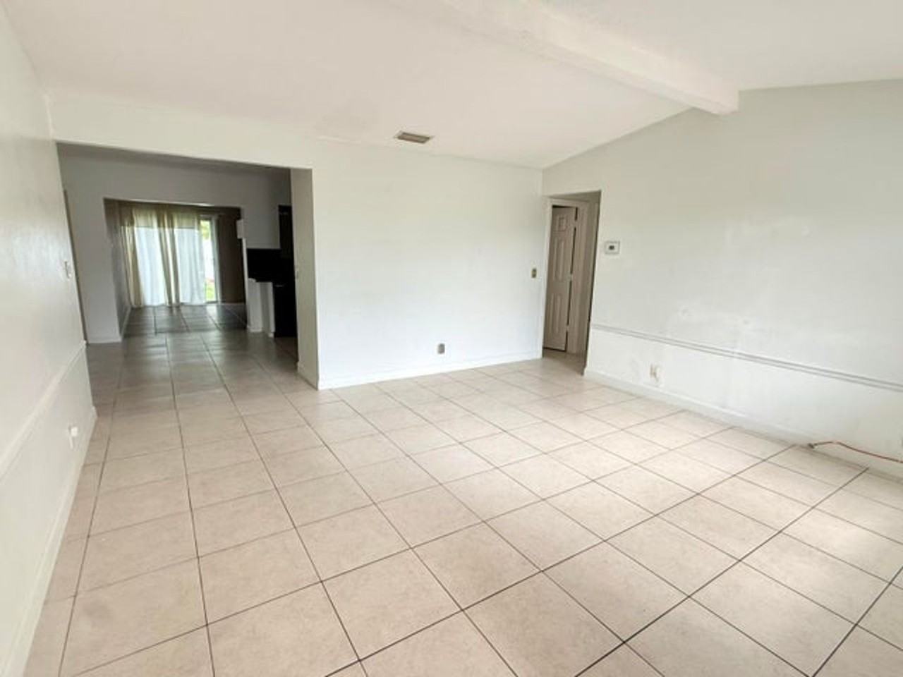 180 Sw 32nd Ter - Photo 4 of 12